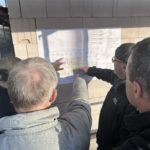 Begutachtung des Grundrisses des Funktionsgebäudes am Kunstrasenplatz