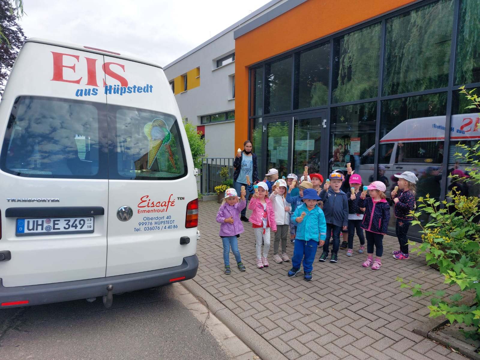 Eiswagen an der Kita Bummi